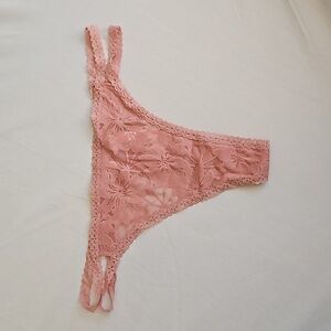 🆕 VS Pale Pink Thong Panties NWT